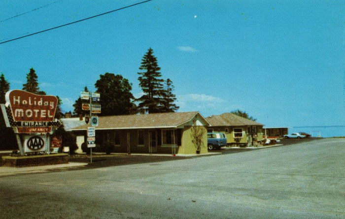 Holiday Motel - Vintage Postcard